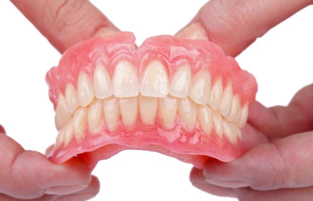 مراقبت های پس از پروتز متحرک دندان چگونه انجام می شود؟
