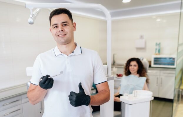 تفاوت وظایف اندودنتیست یا متخصص ریشه با دندانپزشک عمومی