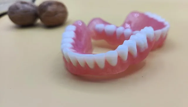 نمونه تعمیر دندان مصنوعی شکسته در اسپید